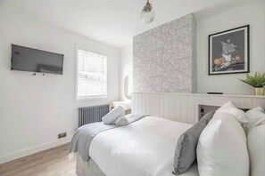 2 bedrooms, iron/ironing board, travel cot, WiFi