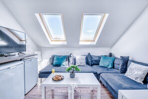 TV, offices - Spacious 6BR Portsmouth Home • Contractors Stay (Portsmouth)