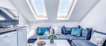 Portsmouth 6BR Home | Sleeps 12 | Contractor & NHS