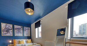 4 bedrooms, iron/ironing board, travel cot, WiFi - Modern 4BR Home - Central Birmingham - Parking (West Midlands)