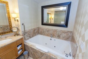 Haartrockner, Bidet, Handtücher, Seife