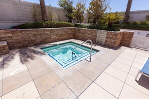 Pool - Las Vegas | Luxury Vegas Getaway | Pool & Spa | 2BR Plus (Las Vegas)