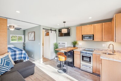 Cozy Lakefront Studio On Long Lake! by RedAwning