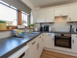 Micro-ondas, fogão, lava-louças, torradeira