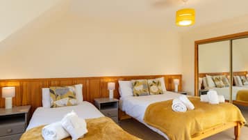 5 bedrooms, travel cot, free WiFi