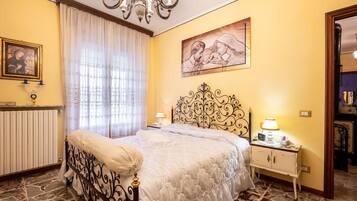 4 camere, culla da viaggio, Wi-Fi gratuito