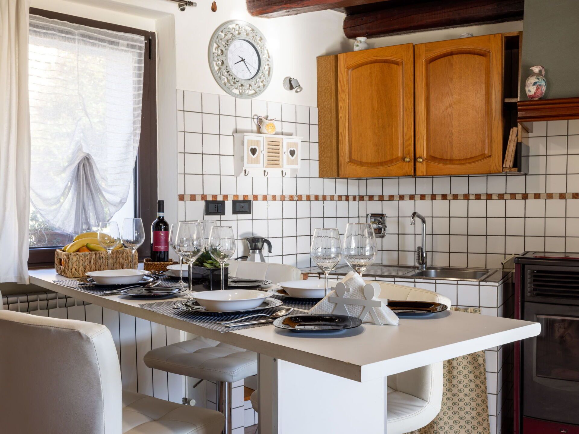 Microonde, forno, lavastoviglie, seggiolone