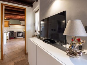 Interior - Stunning villa for 6 guests with WIFI, TV, terrace and pets allowed (Terzo D'aquileia)