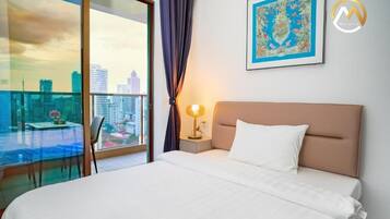 1 habitación, decoración personalizada, muebles diferentes y escritorio