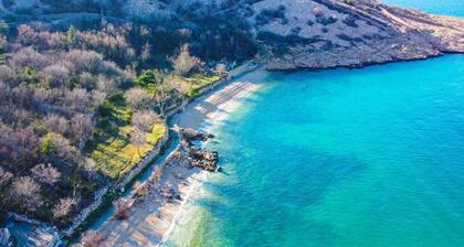 Stunning private villa for 12 guests with WIFI, A/C, private pool, TV, terrace and pets allowed