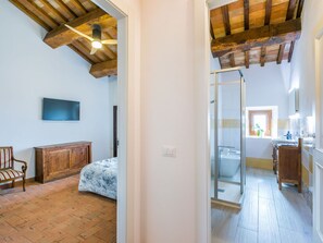 2 bedrooms, iron/ironing board, travel cot, free WiFi - Cosy apartment for 4 guests with WIFI, TV, patio, pets allowed and panoramic view (Greve In Chianti)