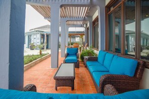 Appart'hôtel, plusieurs lits, patio, vue océan (Beach Therapy) | Terrasse/Patio