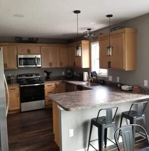 Fridge, microwave, oven, stovetop - Comfort at the Crossroads (Rossford)