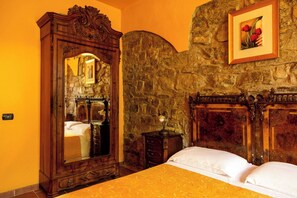 9 bedrooms, iron/ironing board, travel cot, free WiFi