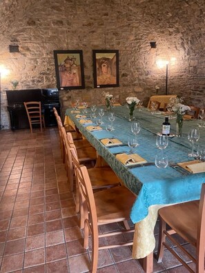 Banquet hall - Beautiful private villa with private pool, WIFI, TV, terrace, pets allowed and panoramic view (Trivigno)