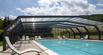 Alleinstehendes Ferienhaus mit W-LAN, privatem Pool, TV, Terrasse, Panoramablick, Parkplatz