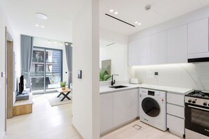 Kjøleskap, mikrobølgeovn, ovn og kokeplater