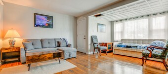 6 Mi to Dtwn Attractions: Buffalo Apartment!