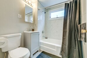 Hair dryer, towels - 6 Mi to Dtwn Attractions: Buffalo Apartment! (Buffalo)
