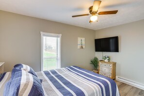 4 bedrooms, iron/ironing board, internet, bed sheets