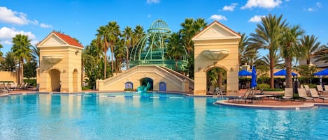 2 つの屋外プール、温水プール
