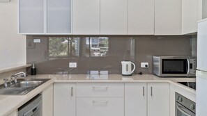 Køleskab, mikrobølgeovn, ovn, opvaskemaskine