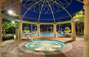 2 outdoor pools, a heated pool - Orlando | Family Park Retreat | Pool + Parks | 2BR (Orlando)