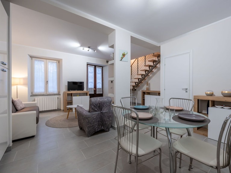 Schönes Ferienhaus Für 4 Gäste Mit W-lan, Tv, Balkon Und Haustiere Erlaubt - Mergozzo