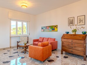 TV - Beautiful apartment for 6 people with WIFI, TV and patio (Germignaga)