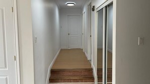Unclassified image, 5 of 23, button - Très Beau Appartement Paisible et Agréable Dans le Vieux Terrebonne (Terrebonne)
