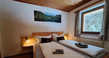 Angenehme Wohnung in einem Ferienhaus für 3 Personen mit W-LAN, TV, Balkon und Parkplatz