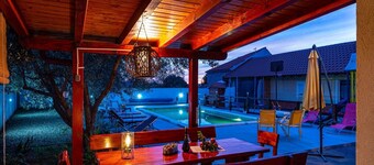 Holiday Home Villa Vesna Lux - Five Bedroom Villa with Swimming Pool