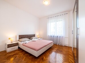 5 chambres, fer et planche à repasser, Wi-Fi, literie fournie