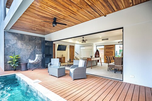 Private Luxury Villa Prime Location South End Of Jaco Beach, Gated Community.