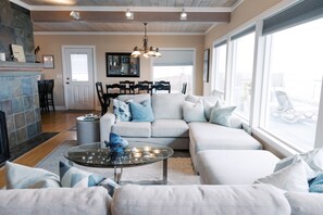 TV, fireplace, books - Beachfront Steps to the Sand, Hot Tub Birdwatching (Oak Harbor)