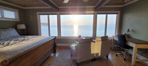 4 camere, una scrivania, ferro/asse da stiro, culla da viaggio