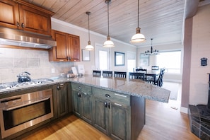 Fridge, microwave, oven, stovetop - Beachfront Steps to the Sand, Hot Tub Birdwatching (Oak Harbor)