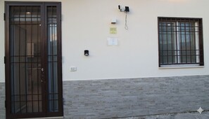 Exterior detail - Modern house central area pompei (Pompei)