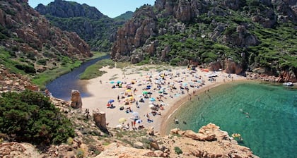 Wonderful private villa for 6 people with A/C, TV, patio and pets allowed