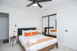 3 bedrooms, desk, travel cot, WiFi - North Park Retreat Family Friendly Great Location! (San Diego)