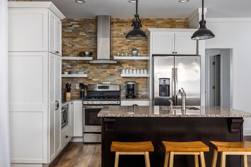 The RoofTop Skybar @ Lake Avenue Mansion