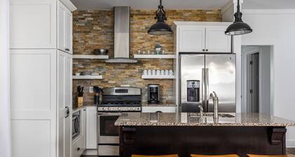 The RoofTop Skybar @ Lake Avenue Mansion