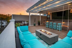 Terrace/patio - The RoofTop Skybar @ Lake Avenue Mansion (Michigan City)