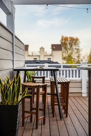 Outdoor dining - The RoofTop Skybar @ Lake Avenue Mansion (Michigan City)