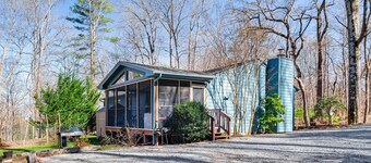Pet-Friendly Roanoke Home w/ Fire Pit + Grill!