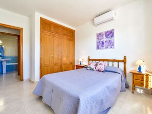 4 chambres, fer et planche à repasser, lit parapluie, Wi-Fi gratuit