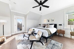 4 chambres, bureau, fer et planche à repasser, lit parapluie