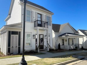 Exterior - The Nola, 3BR Luxe Stay by Velvet Ditch Villas (Oxford)
