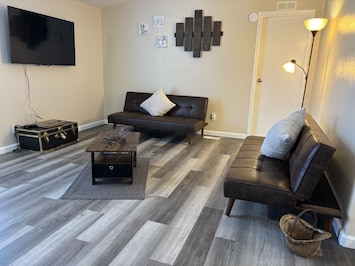 Enjoy & relax at spacious Livingroom with 55" ROKU TV