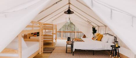 1 habitación y ropa de cama